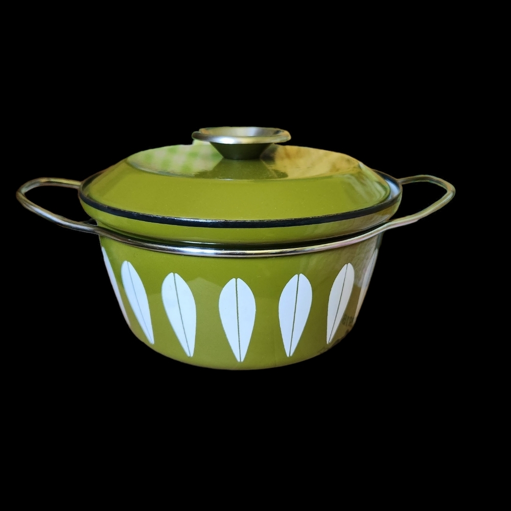 Cathrineholm green lotus covered casserole dish